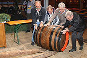 vorher wurden die Bierfässer hereingeroll (©Foto: Martin Schmitz)